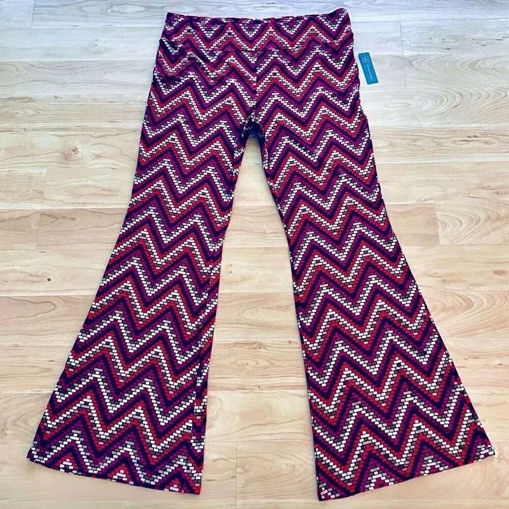 NWT No Boundaries XXL Red Black Chevron High Rise Pull On Stretch Flare Pants